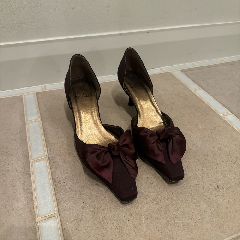 Stuart Weitzman Brown Bow Women's Pointed Toe Kitten Heels